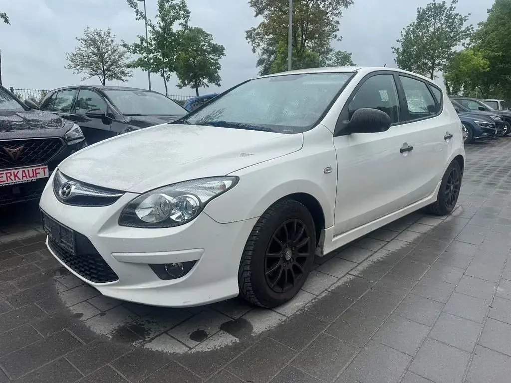 Gebraucht Hyundai i30 Edition 109 PS (80 kW) 2012 Weiß Limousine