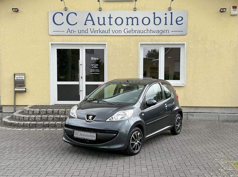 Grau Gebraucht 2006 Peugeot 107 Filou Kleinwagen | 1.780 € - Bild 1/4