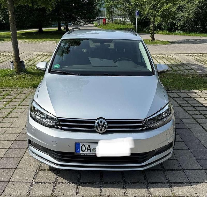Silber Gebraucht 2018 VW Touran Comfortline Van / Kleinbus | 18.200 € (Fairer Preis) - Bild 1/4