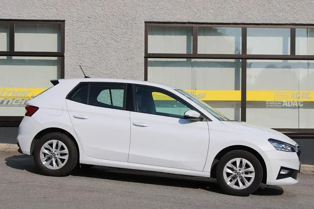 Gebraucht Skoda Fabia Selection 95 PS (69 kW) 2023 Weiß Kleinwagen