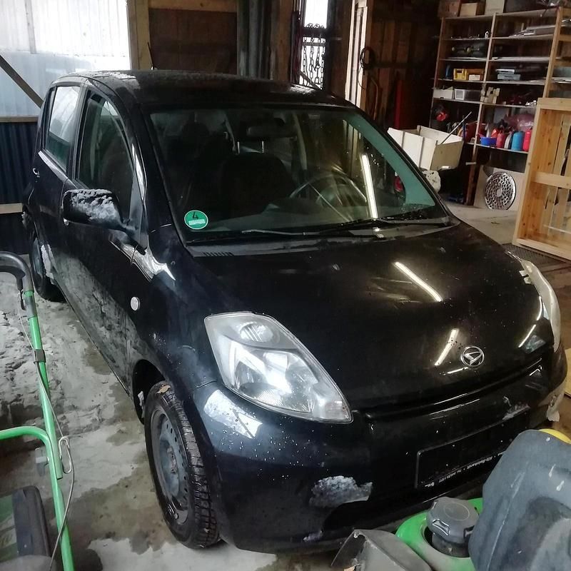 Schwarz Gebraucht 2007 Daihatsu Sirion Kleinwagen | 1.600 € (Fairer Preis) - Bild 1/4