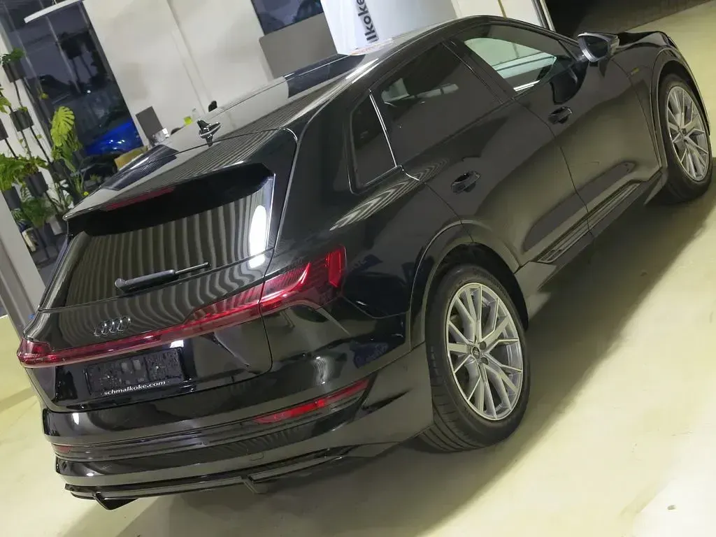 Gebraucht Audi e-tron Ambiente 300 kW (408 PS) 2022 Brillantschwarz SUV