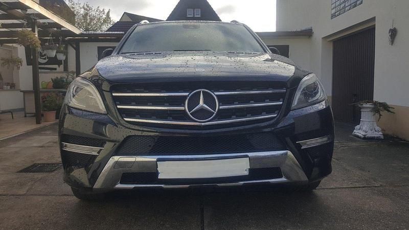 Schwarz Gebraucht 2012 Mercedes ML250 AMG SUV | 15.800 € (Etwas zu teuer) - Bild 1/4