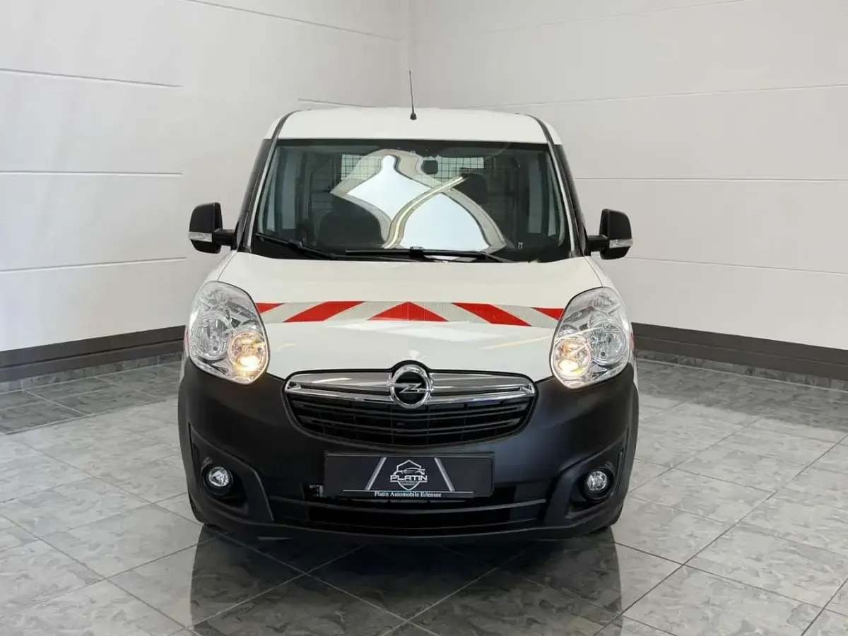 Gebraucht Opel Combo 95 PS (69 kW) 2017 Weiß Van / Kleinbus
