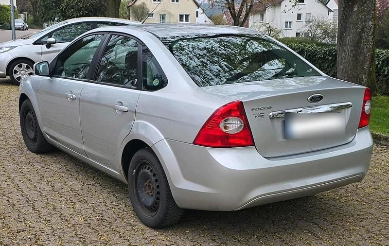 Gebraucht Ford Focus Ghia 145 PS (106 kW) 2008 Silber Limousine