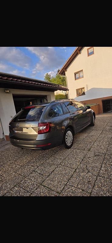 Gebraucht Skoda Octavia 115 PS (84 kW) 2018 Grau Kombi