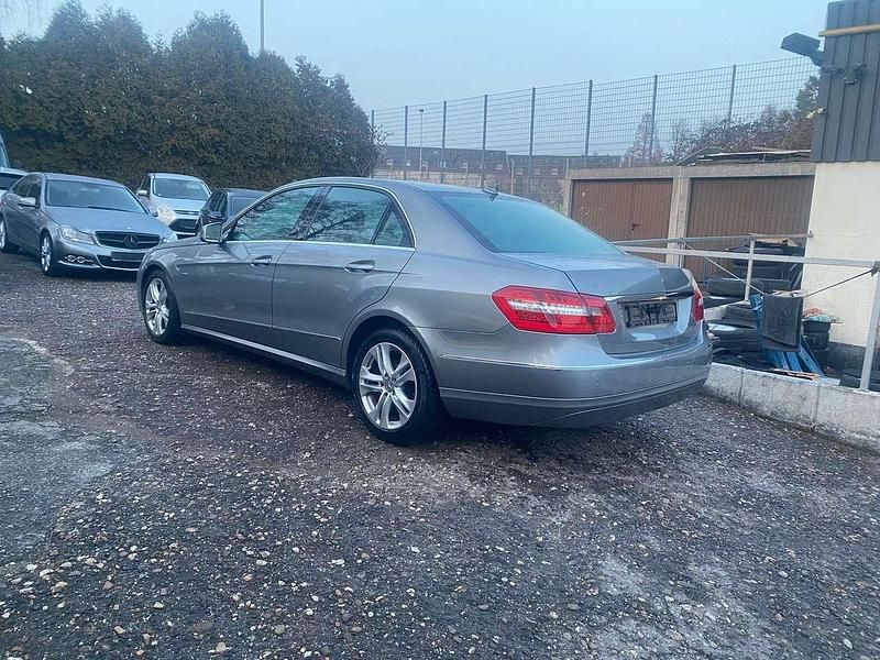 Gebraucht Mercedes E220 170 PS (125 kW) 2009 Palladiumsilber  metalliclack Limousine