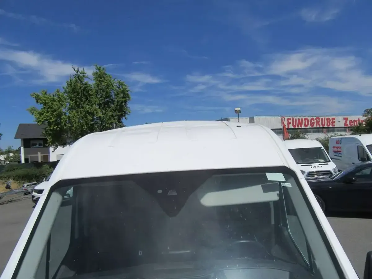 Gebraucht Ford Transit Trend 131 PS (96 kW) 2022 Weiß Van