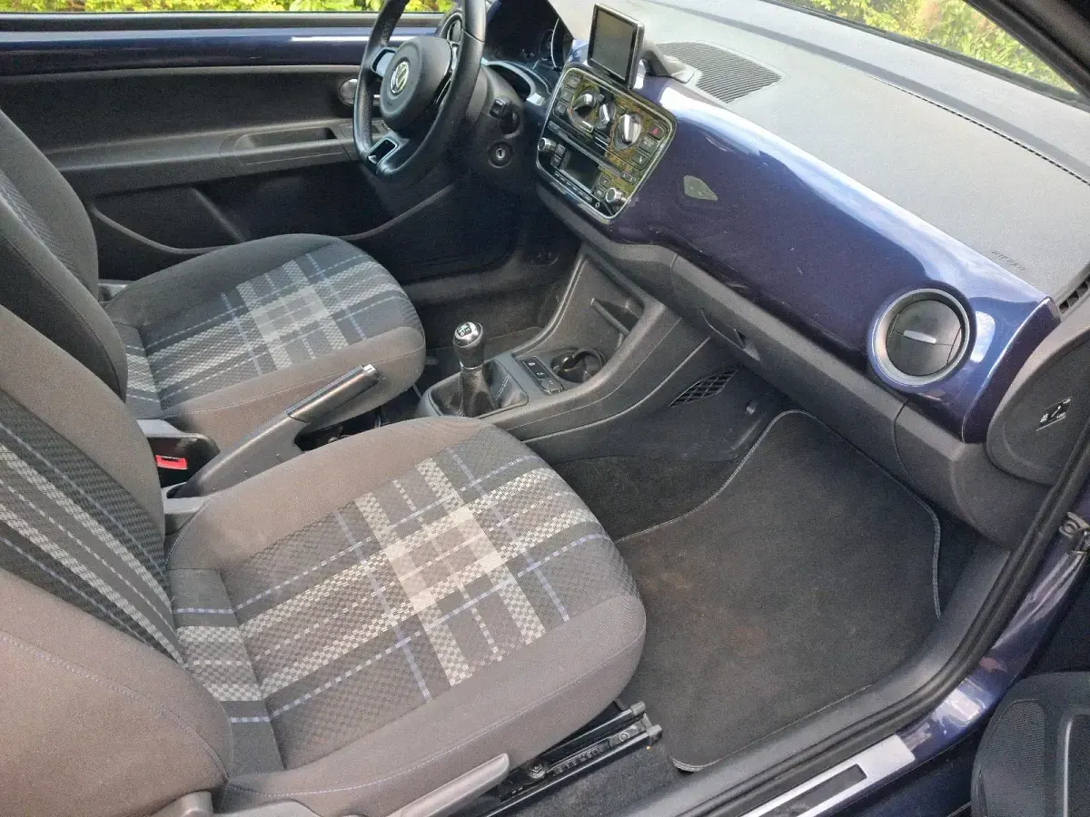 Second-hand VW up! 75 CP (55 kW) 2016 Albastru Hatchback