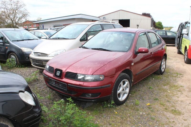 Rot Gebraucht 2001 Seat Leon Limousine | 890 € (Guter Preis) - Bild 1/4