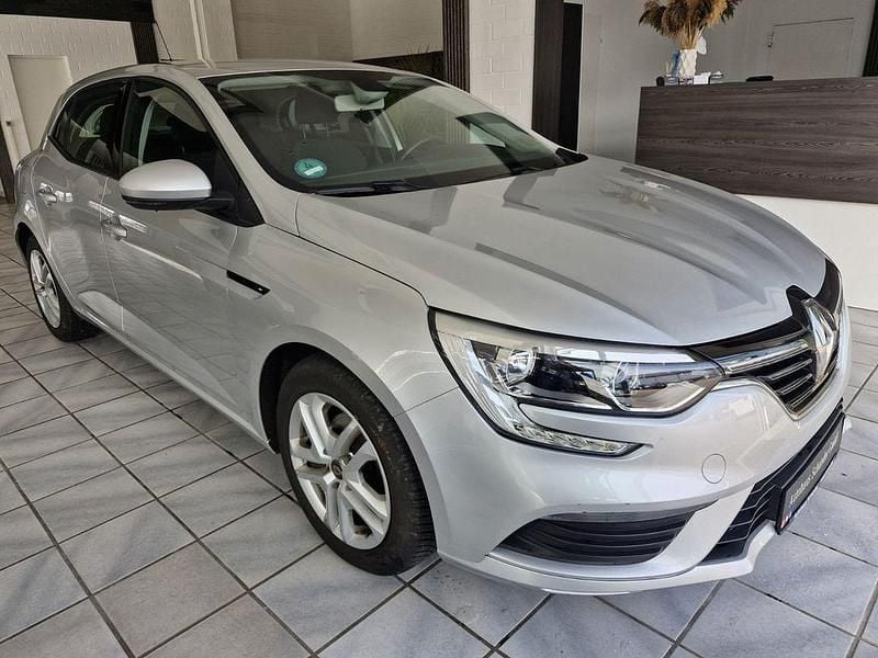 Gebraucht Renault Mégane IV Play 132 PS (97 kW) 2017 Grau Limousine