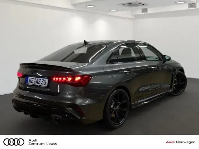 Gebraucht Audi RS3 Sport 400 PS (294 kW) 2026 Grau Limousine