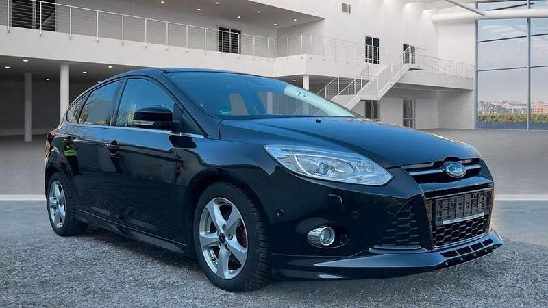 Gebraucht Ford Focus Titanium 140 PS (102 kW) 2013 Schwarz Limousine