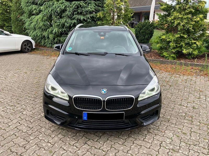 Schwarz Gebraucht 2015 BMW 218 Efficient Dynamics Van / Kleinbus | 9.550 € (Guter Preis) - Bild 1/4