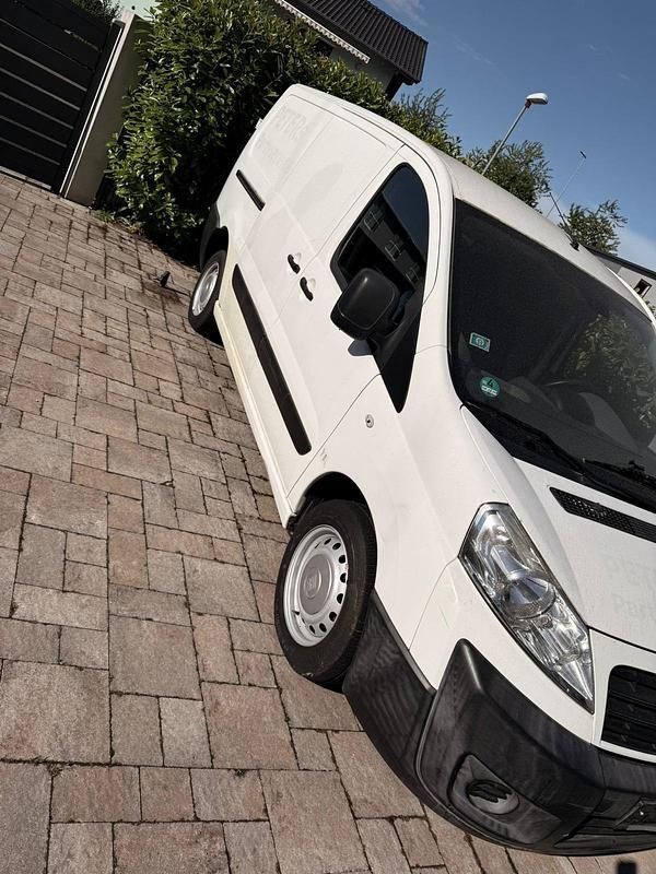 Weiß Gebraucht 2011 Fiat Scudo Van / Kleinbus | 4.950 € (Guter Preis) - Bild 1/4