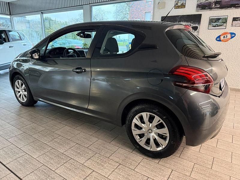 Gebraucht Peugeot 208 Active 82 PS (60 kW) 2017 Grau Kleinwagen