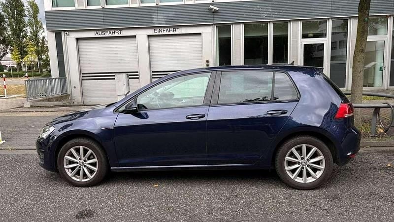 Blau Gebraucht 2015 VW Golf VII Limousine | 8.999 € (Guter Preis) - Bild 1/4