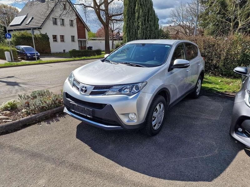 Gebraucht Toyota RAV4 Edition 150 PS (110 kW) 2014 Silver metallic SUV