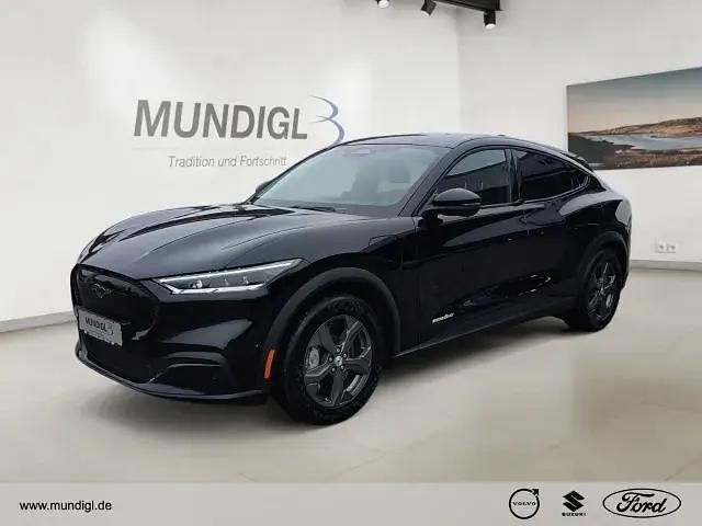 Iridiumschwarz metallic Gebraucht 2021 Ford Mustang Mach-E Basis SUV | 33.750 € (Teuer) - Bild 1/4