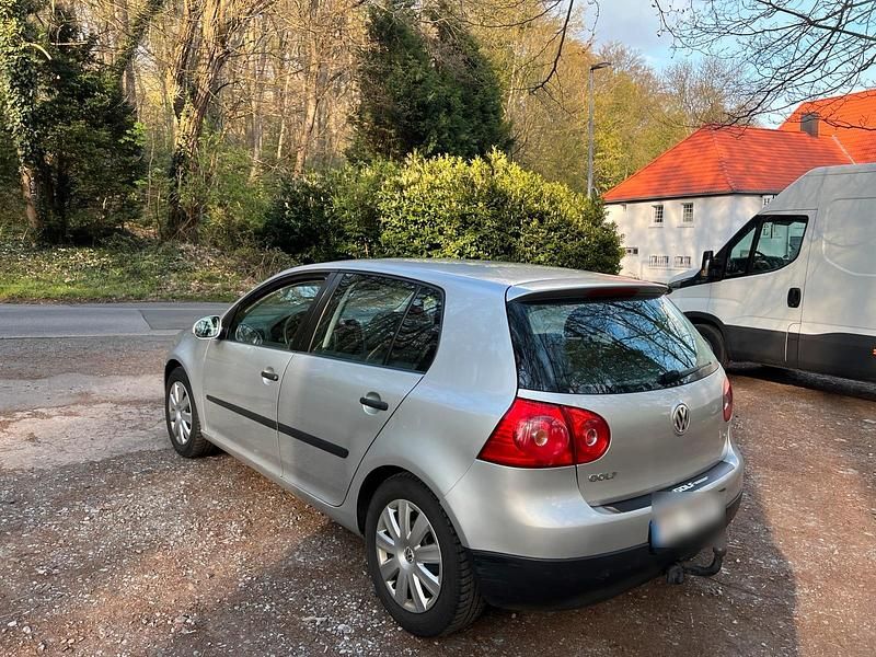 Gebraucht VW Golf V 105 PS (77 kW) 2004 Silber Kleinwagen