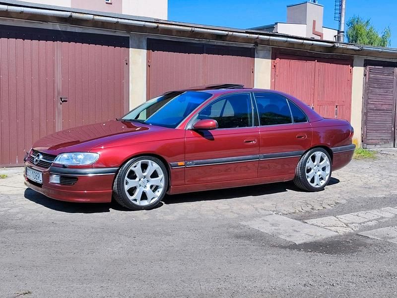 Rot Gebraucht 1997 Opel Omega Limousine | 7.500 € - Bild 1/4