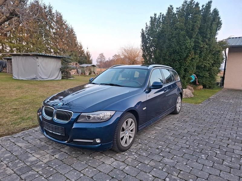 Gebraucht BMW 318 143 PS (105 kW) 2011 Blau Kombi