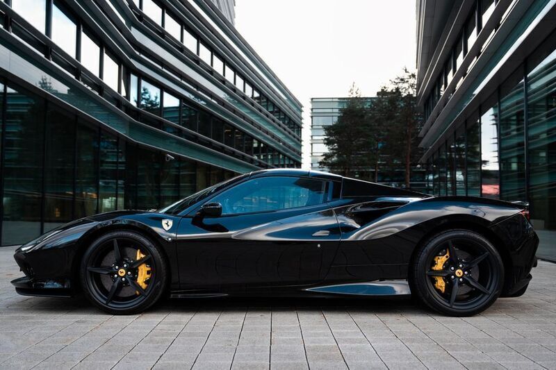 Gebraucht Ferrari F8 721 PS (530 kW) 2023 Schwarz Cabrio