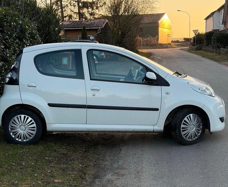 Gebraucht Citroën C1 60 PS (44 kW) 2010 Weiß Kleinwagen