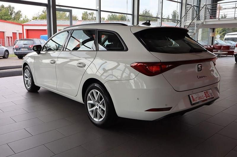 Second-hand Seat Leon 150 CP (110 kW) 2022 Alb Berlinǎ