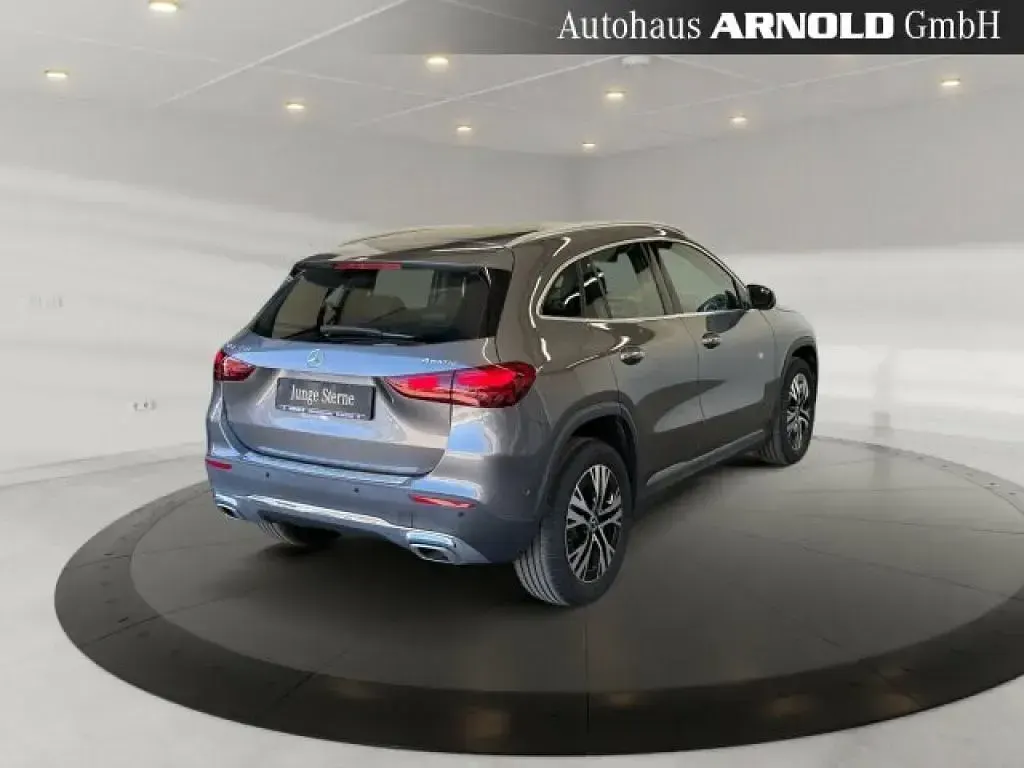 Gebraucht Mercedes GLA250 224 PS (164 kW) 2023 Mountaingrau (metallic) SUV