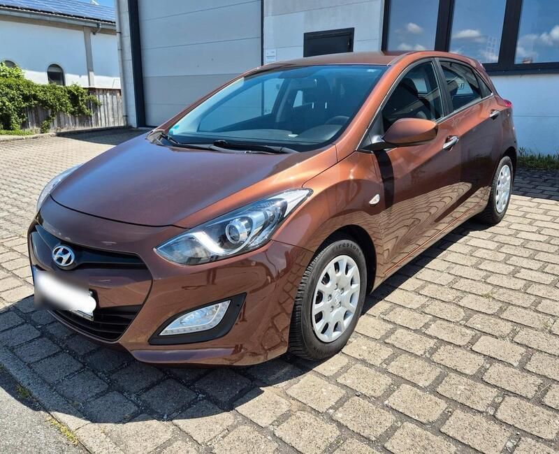 Braun Gebraucht 2013 Hyundai i30 Kleinwagen | 6.100 € (Guter Preis) - Bild 1/4
