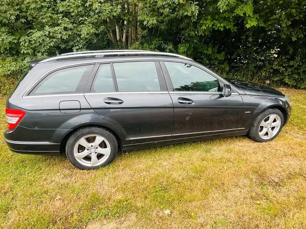 Gebraucht Mercedes C220 170 PS (125 kW) 2010 Grau Limousine