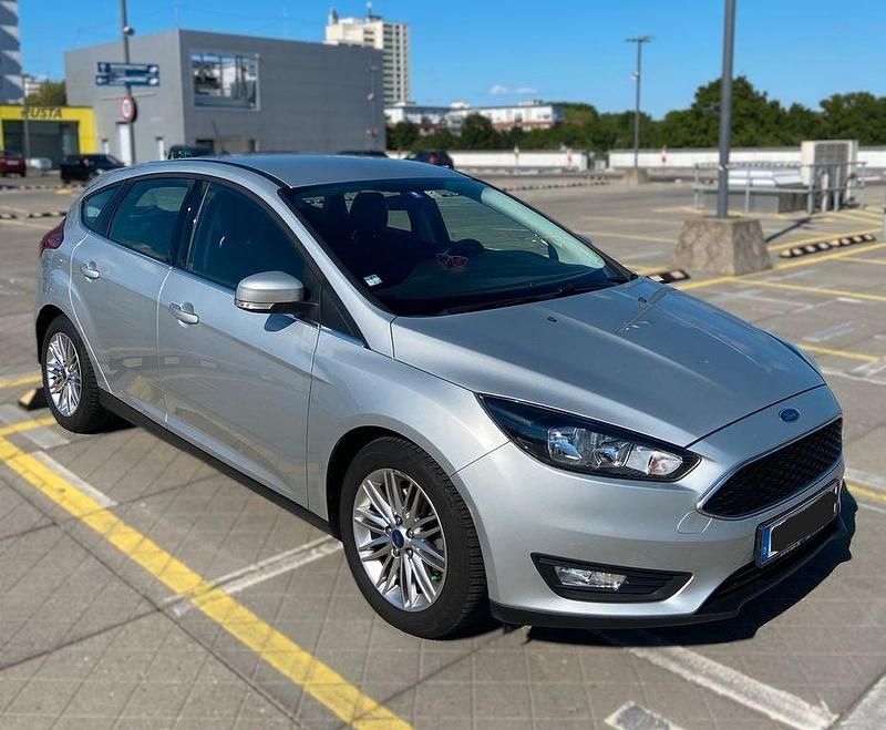 Gebraucht Ford Focus Cool & Connect 101 PS (74 kW) 2017 Silber Limousine