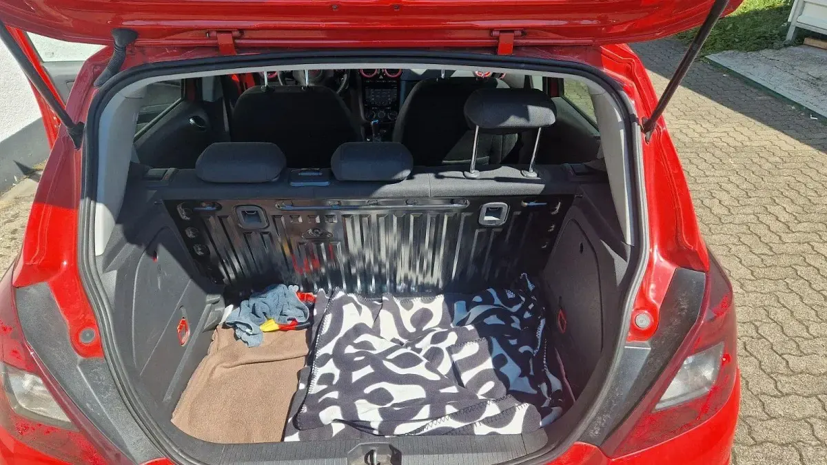 Gebraucht Opel Corsa Color Edition 101 PS (74 kW) 2013 Rot Kleinwagen