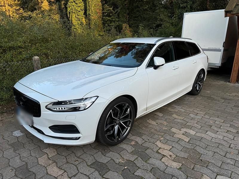 Gebraucht Volvo V90 Momentum 190 PS (139 kW) 2020 Weiß Kombi