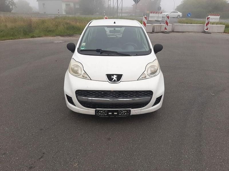 Weiß Gebraucht 2009 Peugeot 107 Kleinwagen | 1.500 € (Fairer Preis) - Bild 1/4