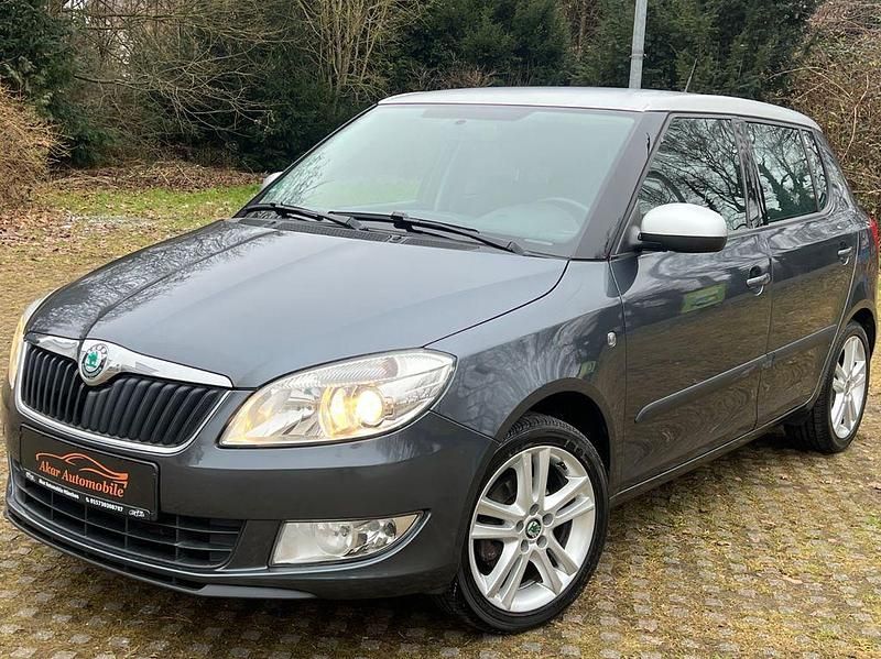 Grau Gebraucht 2011 Skoda Fabia Sport Limousine | 5.990 € (Fairer Preis) - Bild 1/4