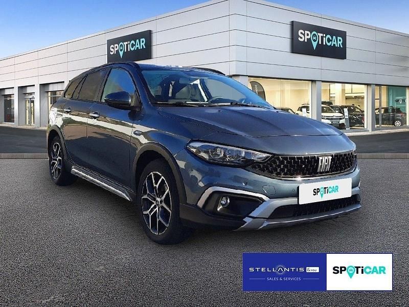 Gebraucht Fiat Tipo Basis 131 PS (96 kW) 2024 Blau Kleinwagen