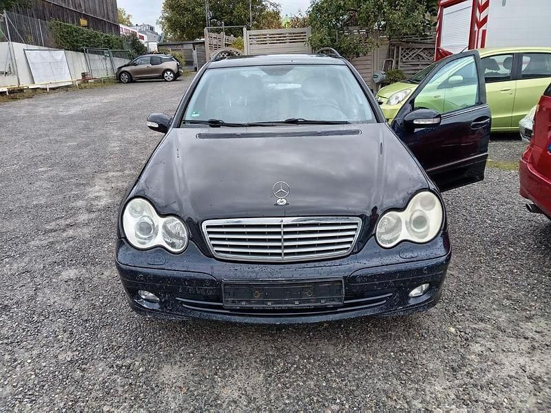 Schwarz Gebraucht 2005 Mercedes C220 Kombi | 950 € (Guter Preis) - Bild 1/4