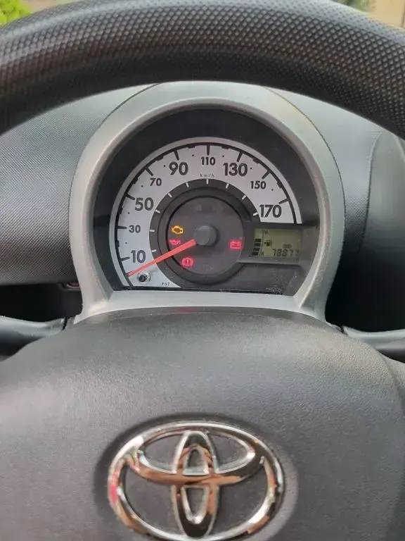 Gebraucht Toyota Aygo 68 PS (50 kW) 2013 Weiß Kleinwagen