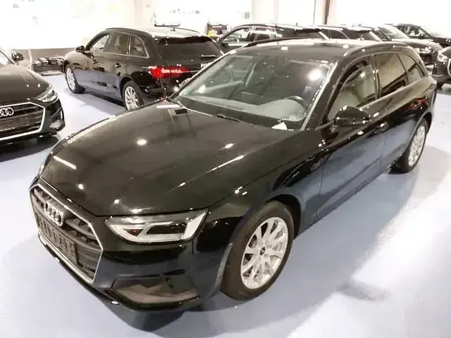 Gebraucht Audi A4 Ambiente 150 PS (110 kW) 2022 Schwarz Kombi