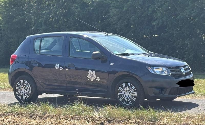 Blau Gebraucht 2015 Dacia Sandero Kleinwagen | 2.999 € (Superpreis) - Bild 1/4
