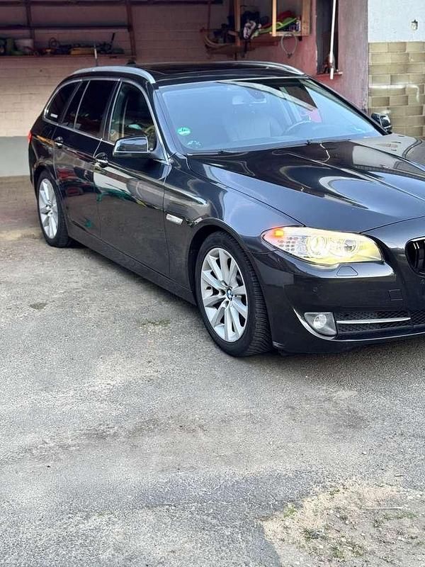 Gebraucht 2010 BMW 520 Kombi | 7.800 € - Bild 1/4