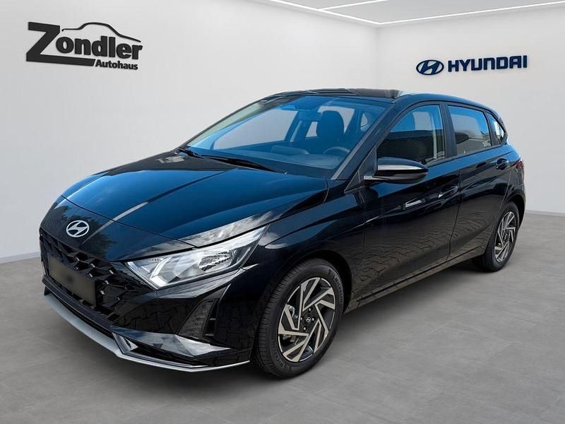Schwarz Neu 2025 Hyundai i20 Trend Limousine | 22.490 € (Fairer Preis) - Bild 1/4