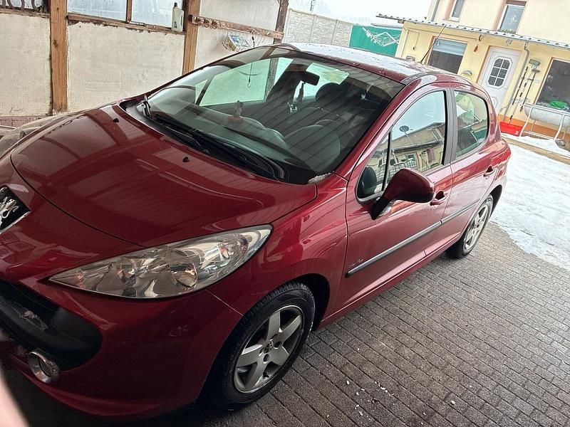 Rot Gebraucht 2007 Peugeot 207 Kleinwagen | 4.000 € (Etwas zu teuer) - Bild 1/4