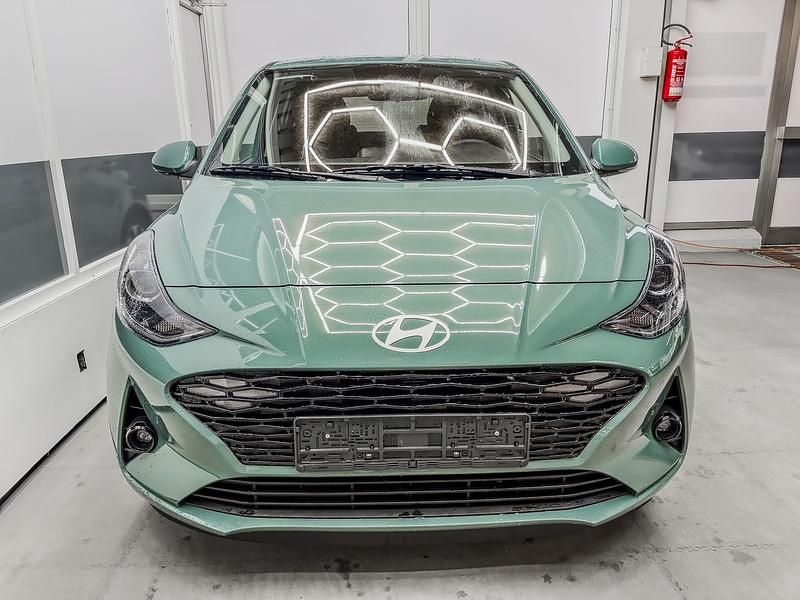 Neu Hyundai i10 Premium 79 PS (58 kW) 2025 Mangrove green mg2 Kleinwagen