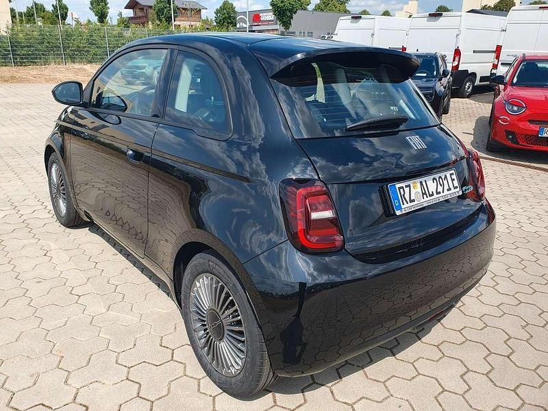 Gebraucht Fiat 500e 86 kW (118 PS) 2024 Colore esterno (onyx schwarz) Kleinwagen