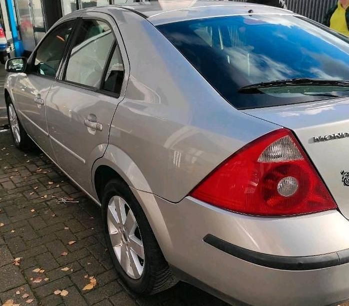 Silber Gebraucht 2025 Ford Mondeo Limousine | 3.000 € - Bild 1/4