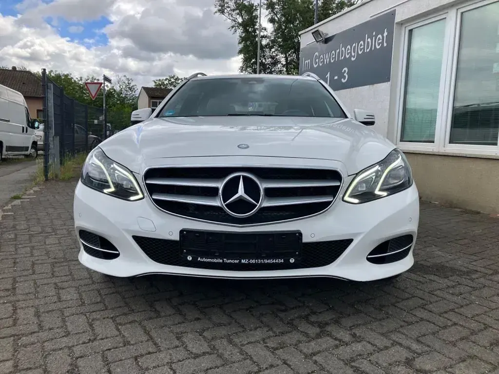 Gebraucht Mercedes E350 Avantgarde 258 PS (189 kW) 2015 Weiß Kombi
