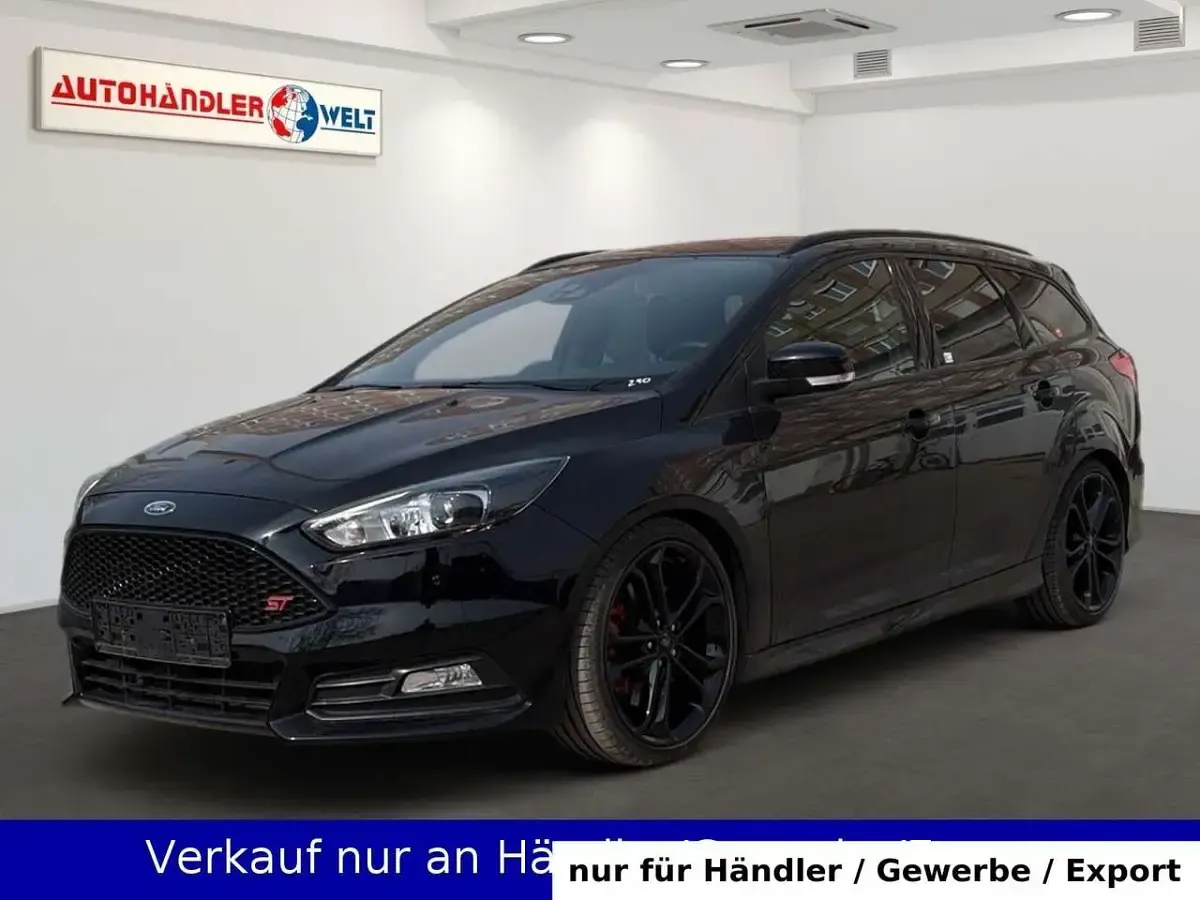 Second-hand Ford Focus ST 250 CP (183 kW) 2017 Negru Break